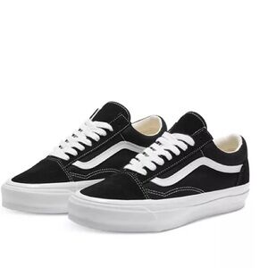 Vans Women's Old Skool Low Top Sneakers